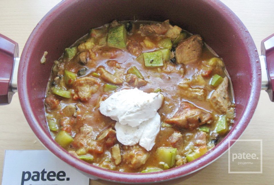 Свинина с грибами и кабачками в сырном соусе - Шаг 13