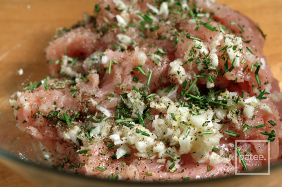 Сэндвичи с куриными котлетами и луком - Шаг 3