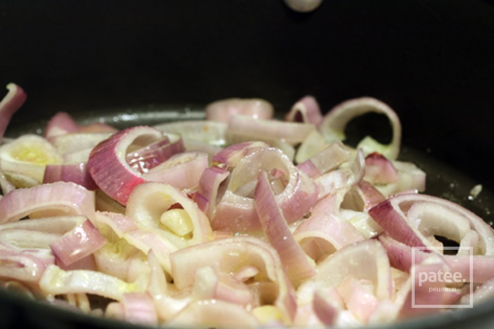 Сэндвичи с куриными котлетами и луком - Шаг 5