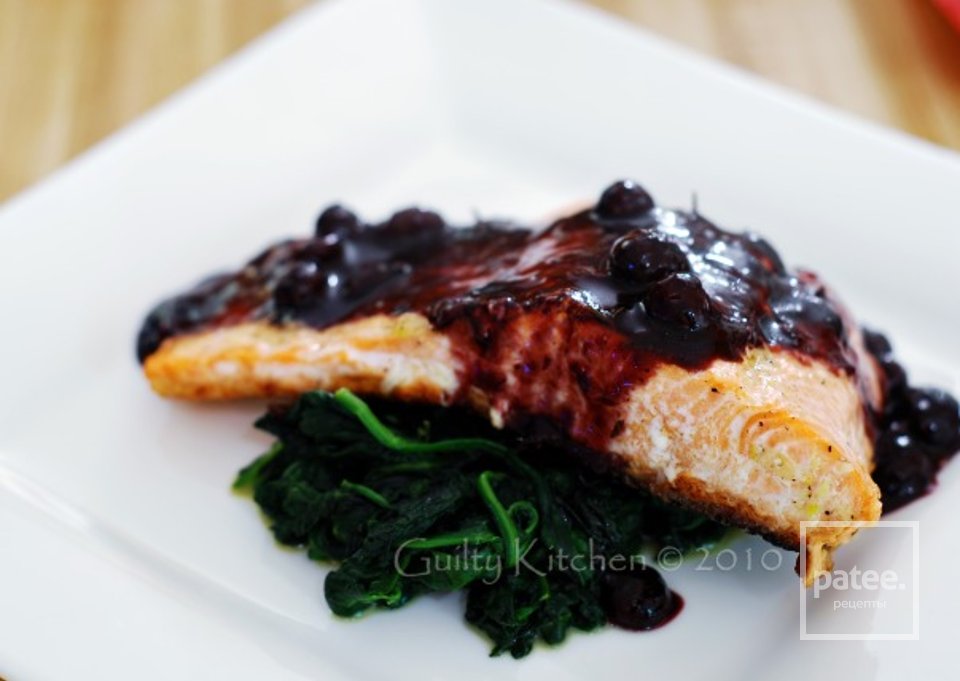 Филе лосося под черничным соусом - Шаг 9