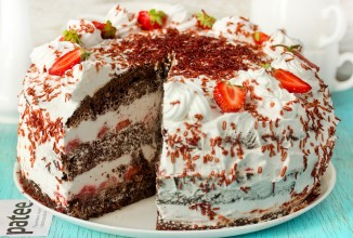 Торт шоколадный Клубника в сливках