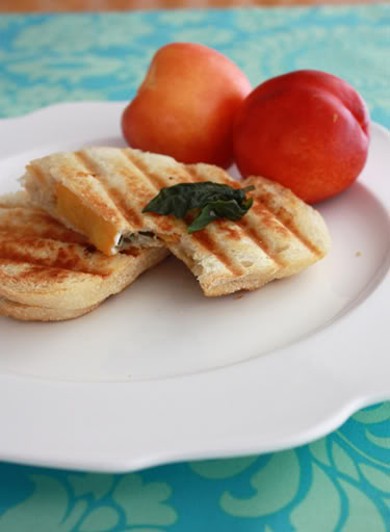 Рецепт Сэндвич с ветчиной, сыром и нектарином