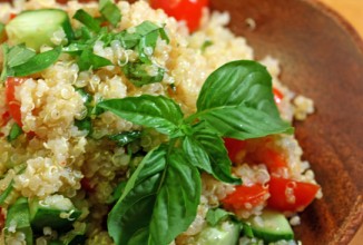 Салат из киноа с овощами