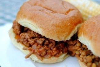 Бутерброды с говядиной и луком