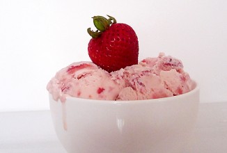 Клубничное мороженое