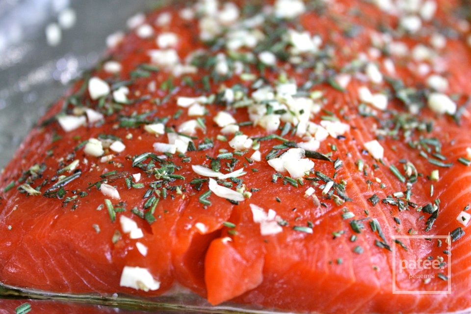 Лосось с чесноком и розмарином - Шаг 7
