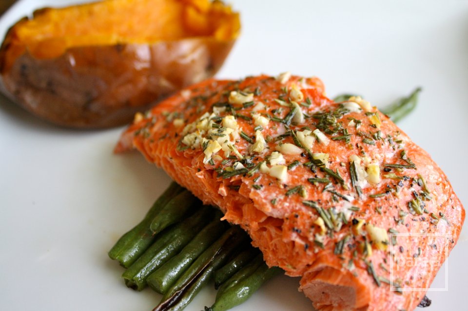 Лосось с чесноком и розмарином - Шаг 9