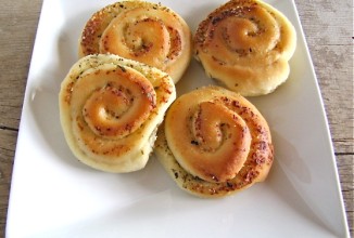 Булочки с пармезаном, базиликом и орегано