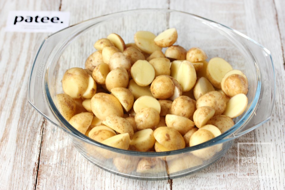 Ароматный молодой картофель с шампиньонами - Шаг 2