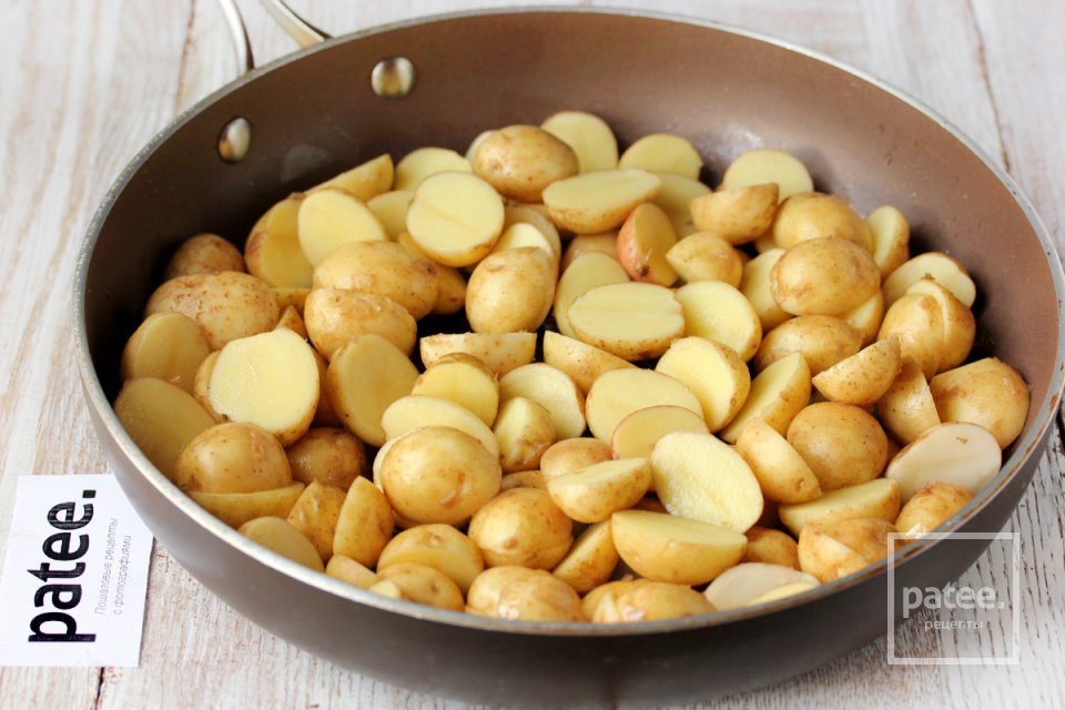 Ароматный молодой картофель с шампиньонами - Шаг 3