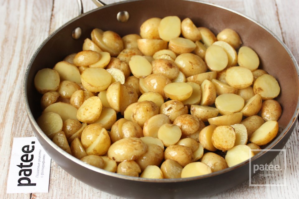 Ароматный молодой картофель с шампиньонами - Шаг 5