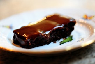 Брауни с соленой карамелью