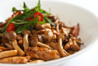 Жаркое из курицы с японскими грибами