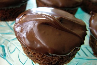 Шоколадные кексы с мятной глазурью и ганашем