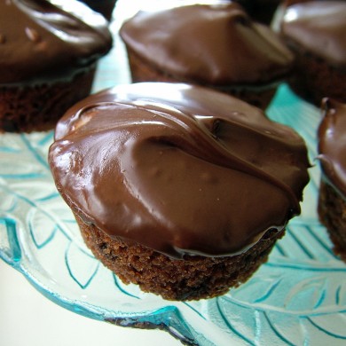 Шоколадные кексы с мятной глазурью и ганашем