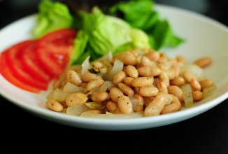 Белая фасоль с луком