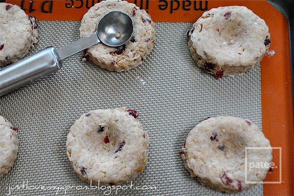 Печенье с клюквой, макадамией и малиновым джемом - Шаг 9