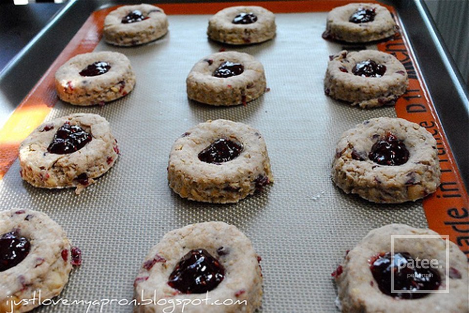Печенье с клюквой, макадамией и малиновым джемом - Шаг 11