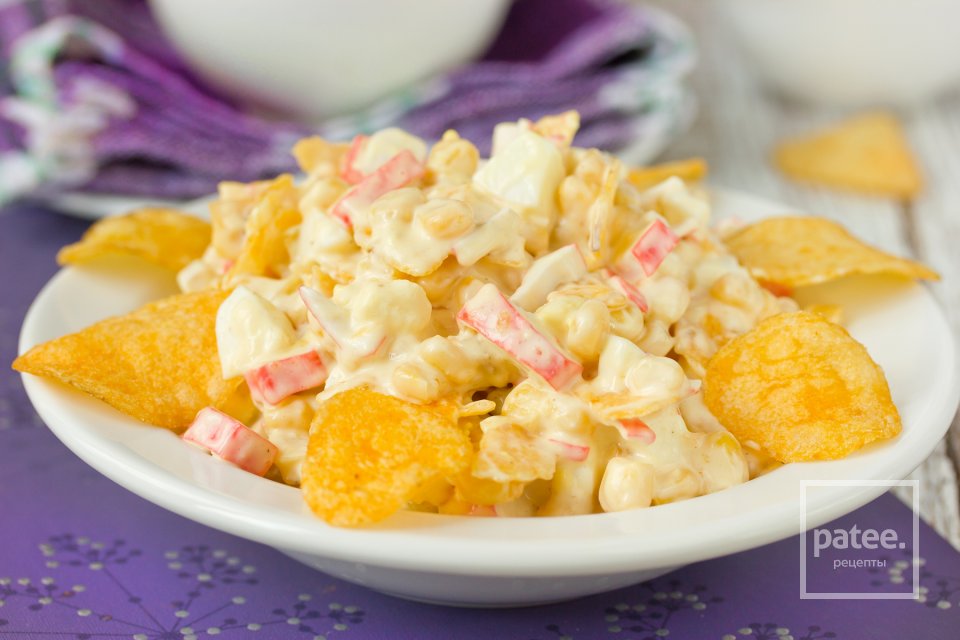 Салат с крабовыми палочками и чипсами - Шаг 12