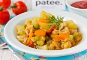 Овощное рагу с куриным филе и шампиньонами