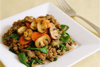 Чечевица с грибами и морковью