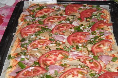   *Домашняя пицца для всей семьи на кефире* - приготовление