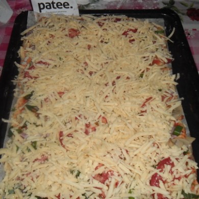   *Домашняя пицца для всей семьи на кефире* - Шаг 7