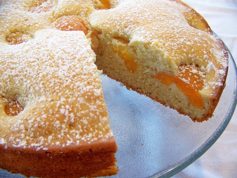 Манник на воде без яиц. Манный торт. Манник с персиками. Торт с манкой. Пирог с абрикосами на кефире.