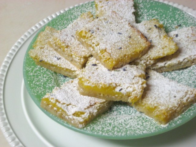 Лимонные пирожные с лавандой