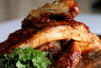 Сладко-пряные свиные ребрышки