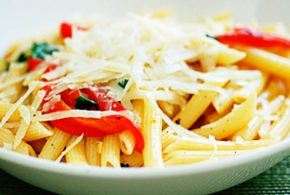 Паста с печеным перцем и базиликом