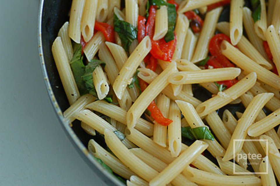 Паста с печеным перцем и базиликом - Шаг 7