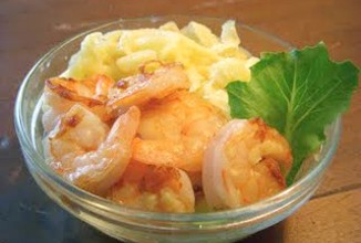 Манговый салат с креветками