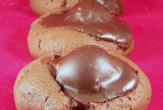 Печенье с вишней и шоколадом