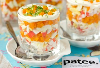 Салат с крабовыми палочками, морковью и яйцами