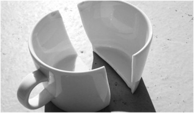 Стоит ли пытаться склеить треснувшую чашку?