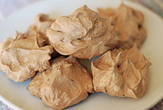 Шоколадное безе с ореховым ликером