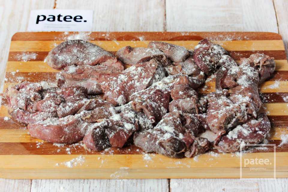 Куриная печень с овощами на сковороде - Шаг 3