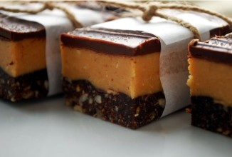 Шоколадно-арахисовые пирожные