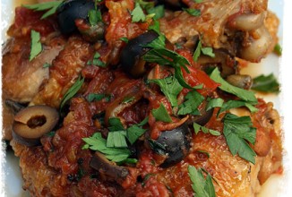 Курица с оливками