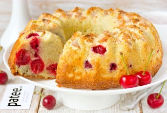 Кекс на сливках с вишней и курагой