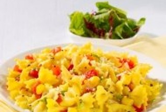 Паста с кукурузой и помидорами