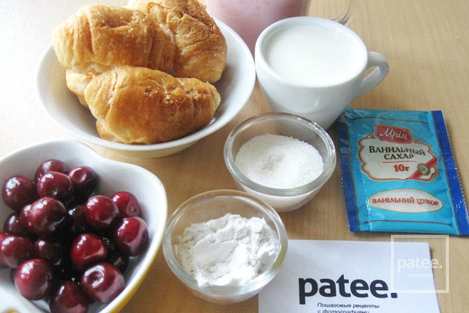 Круассаны с вишней в суфле из йогурта - Шаг 1