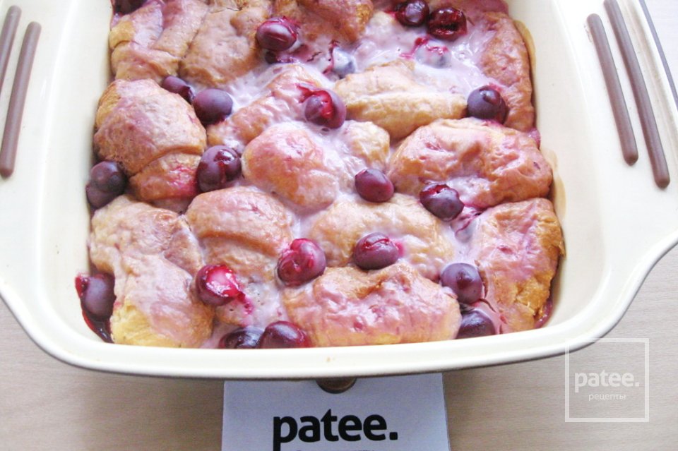 Круассаны с вишней в суфле из йогурта - Шаг 9