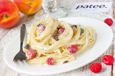 Рецепт Спагетти с малиной в сливочно-медовом соусе