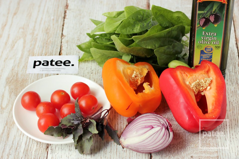 Витаминный салат со шпинатом, помидорами черри и сладким перцем - Шаг 1