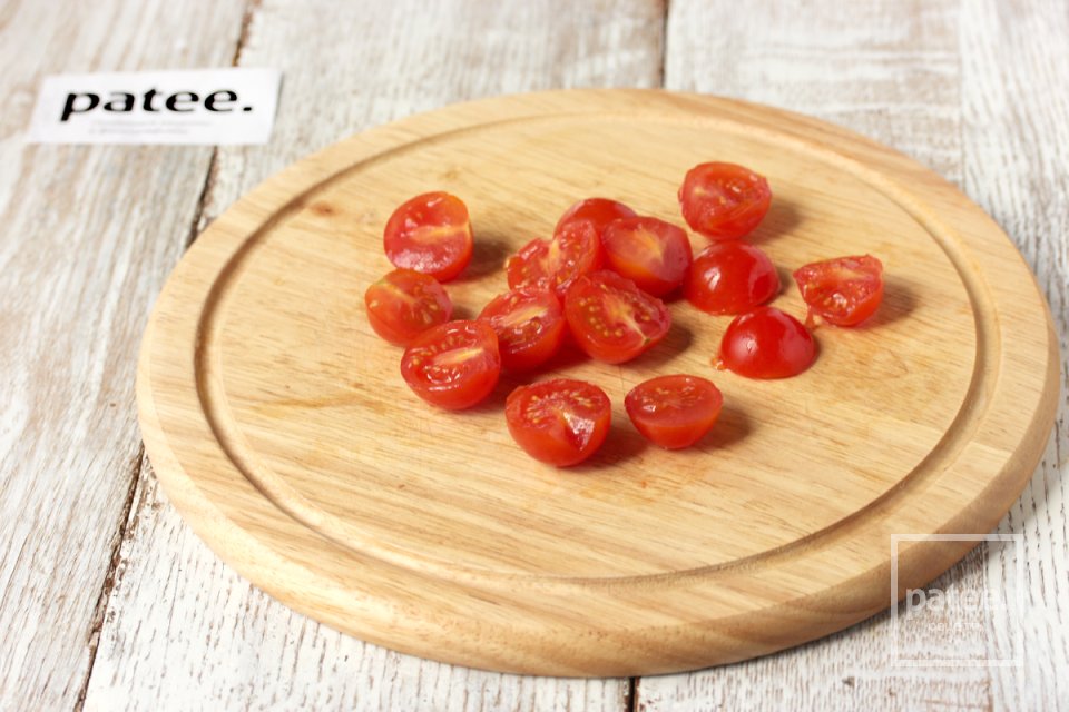 Витаминный салат со шпинатом, помидорами черри и сладким перцем - Шаг 4