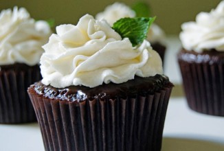 Шоколадные кексы с ганашем и мятным кремом