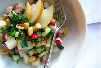 Огуречный салат с арахисом