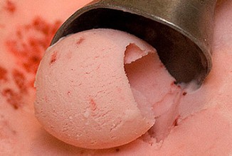 Клубничное мороженое